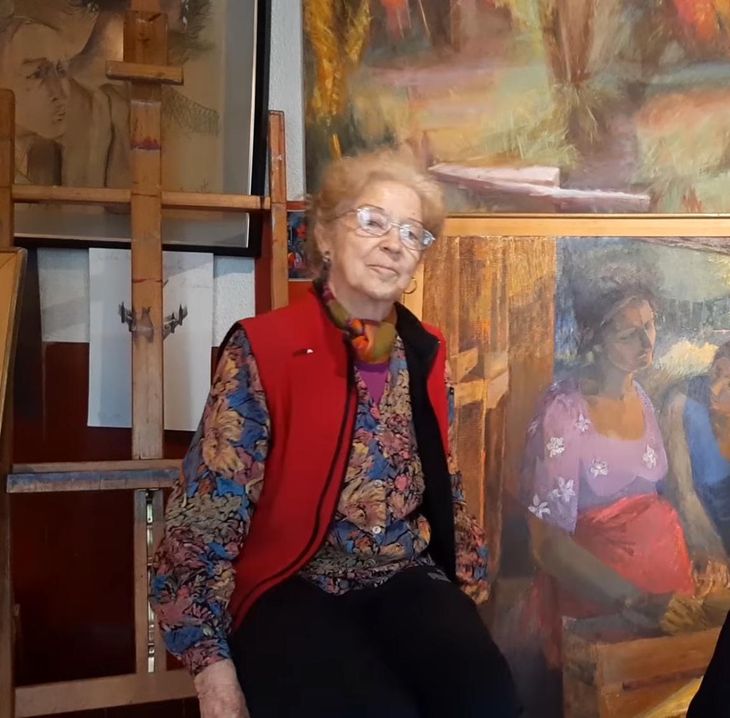 Marta Such junto a una de sus obras sobre fruticultura. Gentileza Oscar Sarhan. Marta Such junto a una de sus obras sobre fruticultura. Gentileza Oscar Sarhan.