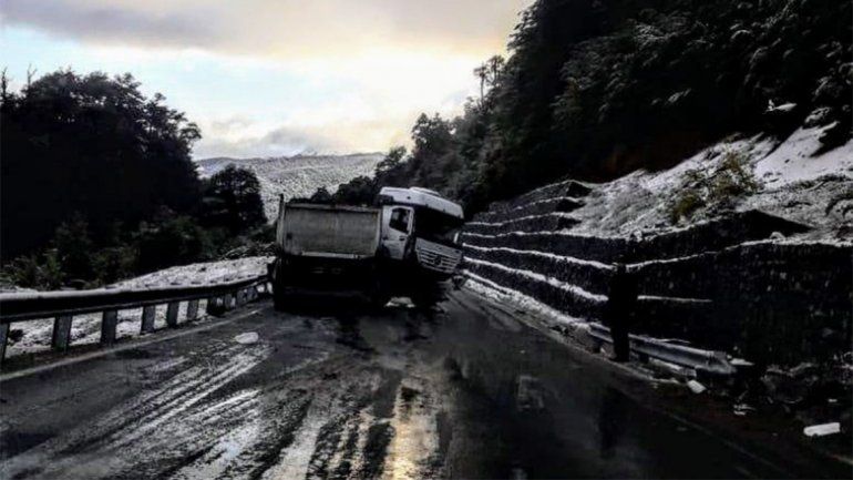 Salió despedido de un camión y está en grave estado