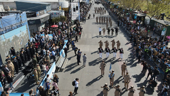 Multitudinario e histórico desfile en el cumple de Neuquén