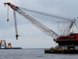 Foto de archivo. Una construcción de plataformas para una turbina eólica en aguas del océano Atlántico en Rhode Island. 27 de julio de 2015. REUTERS/Brian Snyder/
