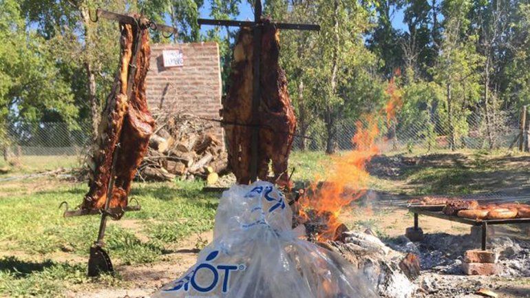 José y Cristina hace un tiempo comenzaron el proyecto que propone un cambio en la manera de hacer fuego para comer o para calefaccionar.