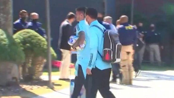 Así llegó rengueando Messi a San Pablo: ¿Podrá jugar?