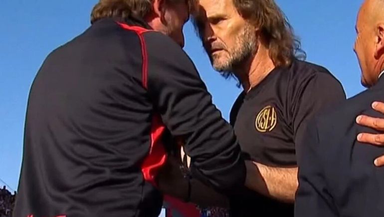 Rubén Insúa y Gabriel Heinze protagonizaron un momento tenso en el Nuevo Gasómetro.