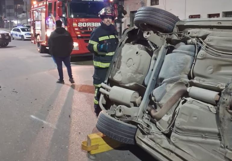 Un policía borracho protagonizó un accidente en Comodoro Rivadavia. Un policía borracho protagonizó un accidente en Comodoro Rivadavia.