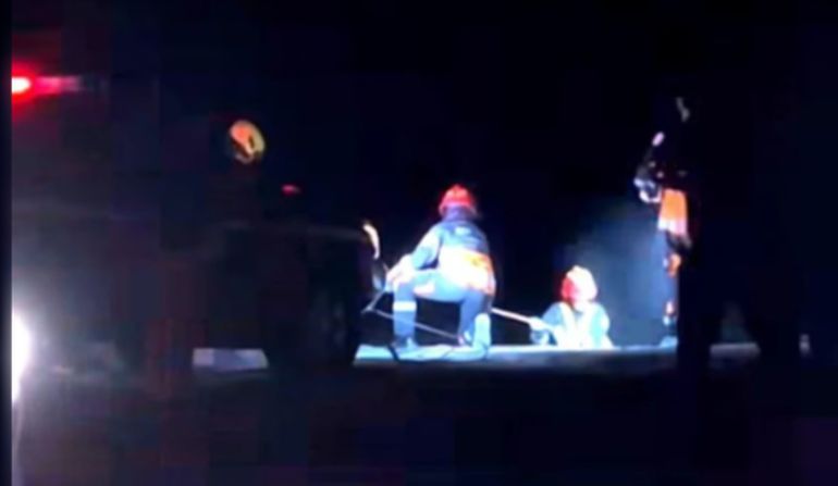 Los policíás todavía trabajaban en la escena del crimen cuando el acusado se presentó interesado en averiguar qué había pasado y detalles de las pericias. Los policíás todavía trabajaban en la escena del crimen cuando el acusado se presentó interesado en averiguar qué había pasado y detalles de las pericias.
