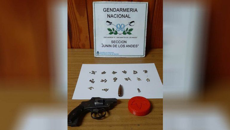 San Martín: los detuvieron con droga y un revólver