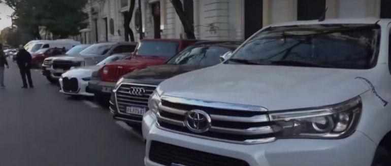 La flota de autos, motos y camionetas que le secuestraron al Rey de La Salada