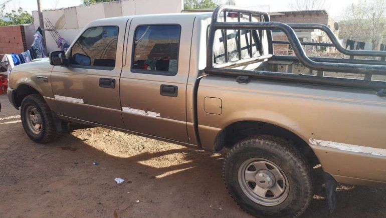 La camioneta robada al obrero de la construcción es una Ford Ranger color champagne.