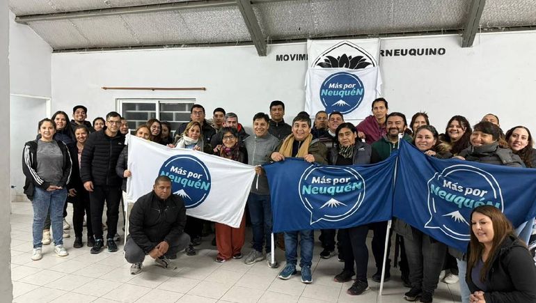 Carlos Quintriqueo en una reunión en Las Lajas donde presentó Más por Neuquén con afiliados al Movimiento Populr Neuquino (MPN). Carlos Quintriqueo en una reunión en Las Lajas donde presentó Más por Neuquén con afiliados al Movimiento Populr Neuquino (MPN).