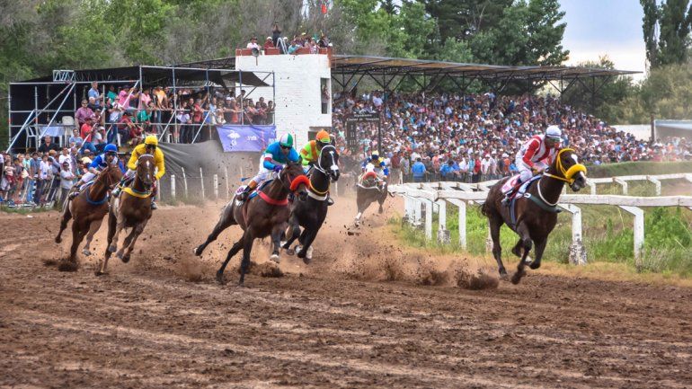 El hipódromo recibirá un buen marco mañana y el domingo lucirá repleto. Fiesta completa.&nbsp;