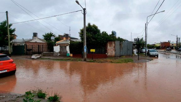 Las calles del Oeste neuquino complicadas por las lluvias