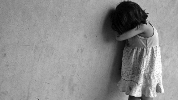 Tras la denuncia efectuada por su mamá en el 2015, a la niña se le realizaron las pericias correspondientes y se sometió a cámara Gesell.