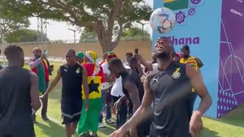el bailecito de la seleccion de ghana con sus hinchas que es furor el bailecito de la seleccion de ghana con sus hinchas que es furor