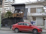En pleno centro de Cipolletti, vecinos de la calle 25 de mayo reclaman por un local gastronómico que no los deja dormir.