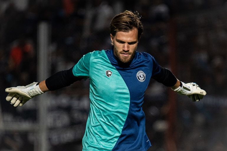 Centurión llegó a la lepra mendocina a mediados de 2024 y rápidamente se ganó el puesto, siendo el jugador con más minutos en el equipo mendocino desde que llegó. Centurión llegó a la lepra mendocina a mediados de 2024 y rápidamente se ganó el puesto, siendo el jugador con más minutos en el equipo mendocino desde que llegó.