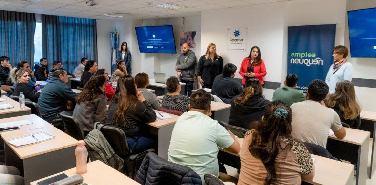 Con la mira en Vaca Muerta, ya capacitan a beneficiarios de planes sociales