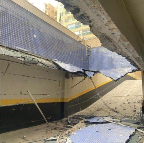 Twitter: increíble video viral de una pileta que se derrumbó e inundó el estacionamiento