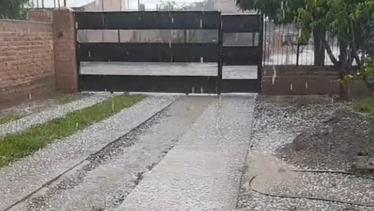 ¡Alerta! Fuerte granizo en Centenario alarma al Alto Valle