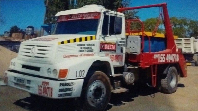 Mauro Machado mirando su legajo
