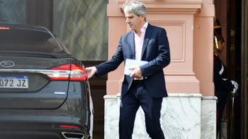 Luis Caputo le dijo al jefe de Gabinete que el blanqueo blue no está listo.