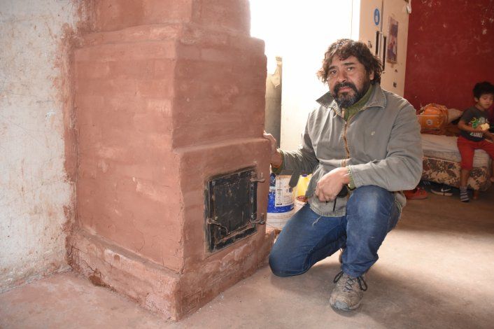 Daniel Domínguez es bioconstructor y capacitador de los talleres para la construcción de las estufas rusas.