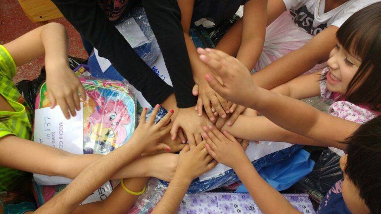 Recolectan abrigos para donarlos a los comedores