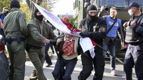 Detienen a mujeres y, por falta de lugar, las liberan