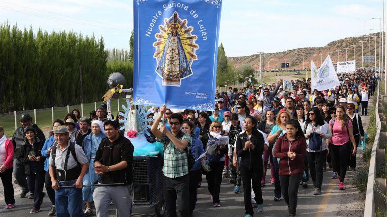 Miles de vecinos renovaron sus votos  por la Virgen de Luján