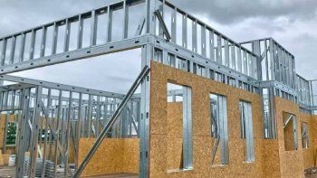 Un vecino de Viedma cumplió con el anticipo y el pago de cuotas, pero no le instalaron la casa. Presentó una demanda a la constructora, y se la ganó. 