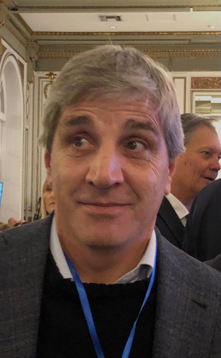 “Ministro, ¿¿cómo está??” Muy bien. ¡¡No podría estar mejor!!”, dijo Luis “ Toto” Caputo, poco antes de eue el presidente le dedicará un párrafo gracioso, al comentar que lo llaman “ chanchito de yeso”. “ para sacarle un peso, hay que romperlo todo!. Pero antes me van a tener que romper a mi, porque no voy a entregar el resultado fiscal”, dijo Milei terminante. “Ministro, ¿¿cómo está??” Muy bien. ¡¡No podría estar mejor!!”, dijo Luis “ Toto” Caputo, poco antes de eue el presidente le dedicará un párrafo gracioso, al comentar que lo llaman “ chanchito de yeso”. “ para sacarle un peso, hay que romperlo todo!. Pero antes me van a tener que romper a mi, porque no voy a entregar el resultado fiscal”, dijo Milei terminante.