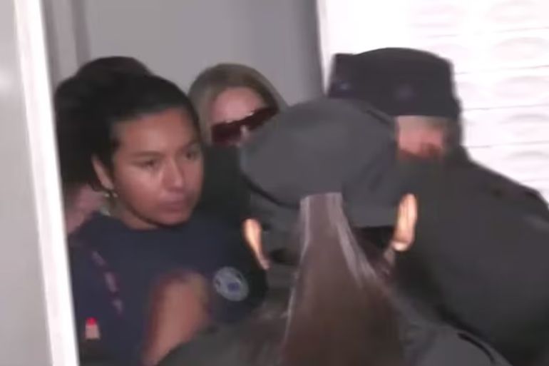 Macarena, hija de Laudelina, luego de declarar.