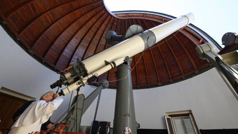 El Papa León XIV realizó una visita especial al Observatorio Astronómico del Vaticano, antes de hablar con el astronauta. El Papa León XIV realizó una visita especial al Observatorio Astronómico del Vaticano, antes de hablar con el astronauta.