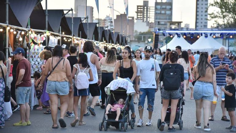 Miles de personas visitan Neuquén Emprende en el Parque Jaime De Nevares. Miles de personas visitan Neuquén Emprende en el Parque Jaime De Nevares.