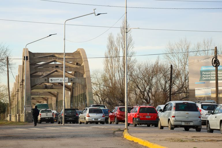Controles de alcoholemia: lo encontraron manejando borracho en el puente carretero