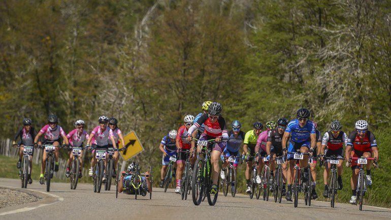 Más de 1300 ciclistas hicieron vibrar la Ruta 40 con la Unión 7 Lagos
