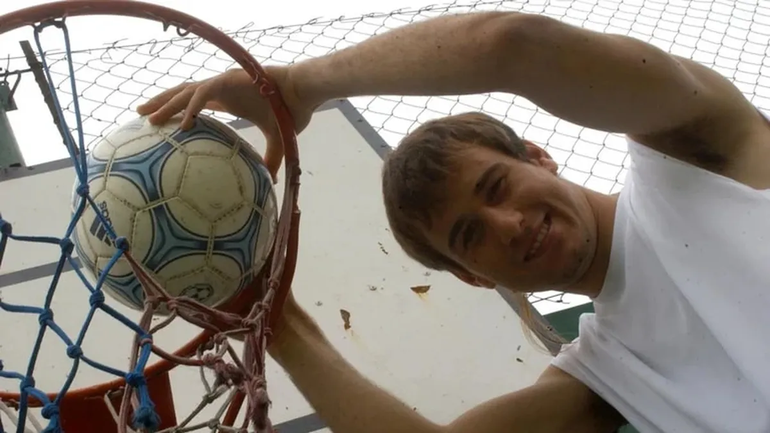 En una vieja producción, junto a sus dos pasiones.