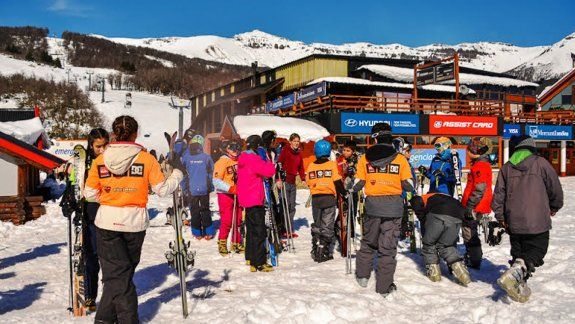 mas de 100 chicos de san martin esquiaron por primera vez
