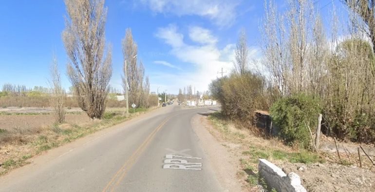 El comisario de Gaiman explicó que el fatal accidente se dio en un sector sin banquinas de la ruta 7, en el que los ciclistas deben circular por la calzada. El comisario de Gaiman explicó que el fatal accidente se dio en un sector sin banquinas de la ruta 7, en el que los ciclistas deben circular por la calzada.