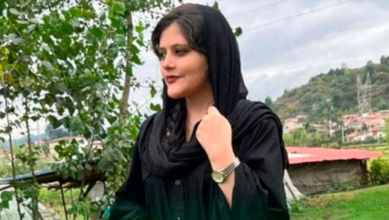 Protestas en Irán tras la muerte de una joven detenida por llevar mal puesto el velo