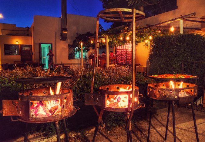 La mayoría de las cocciones de los antojitos son en los fuegos. GENTILEZA: LA ANTOJERÍA