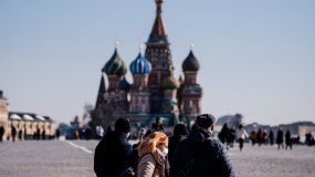 Rusia anuncia una vacuna antes que ningún otro país, pero hay dudas de los expertos.