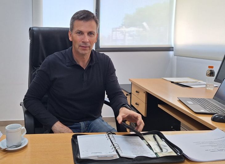 Crédito Clave: El Secretario de Fruticultura, Facundo Fernández, negocia financiamiento con bancos y Nación para que productores inviertan en malla antigranizo. Crédito Clave: El Secretario de Fruticultura, Facundo Fernández, negocia financiamiento con bancos y Nación para que productores inviertan en malla antigranizo.