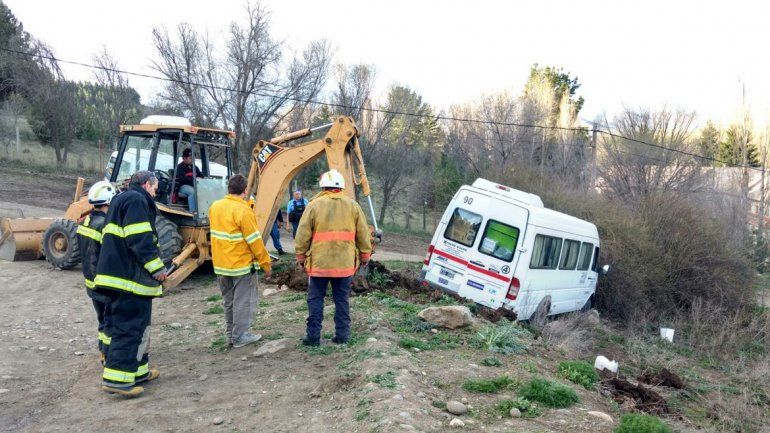 Estudiantes neuquinos iban al Vía Christi, la combi desbarrancó y se salvaron de milagro