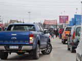 Enojo en los puentes: conductores se llevaron por delante a los piqueteros