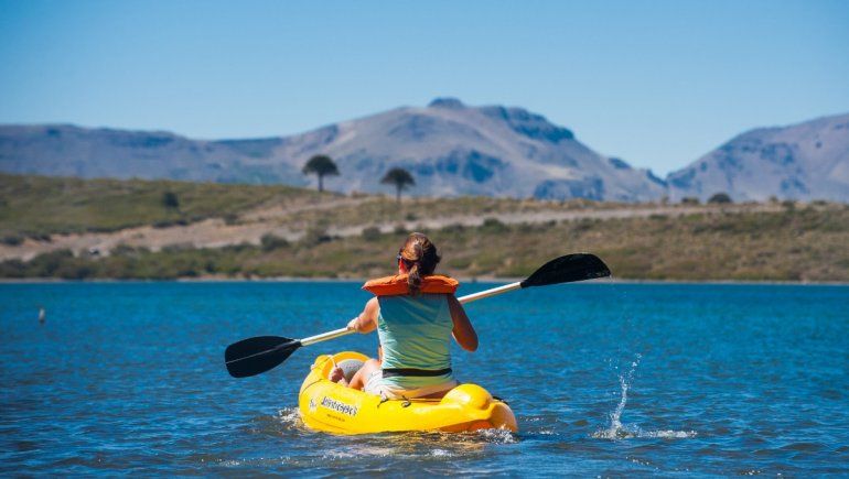 Convocan a la comunidad para limpiar la costa del lago Caviahue