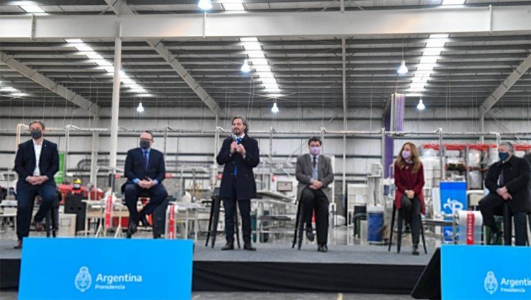 Cafiero pidió a los jóvenes que no se vayan afuera y no bajen los brazos