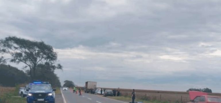 Frenó en la ruta porque se le rompió el auto y murió atropellado por un camión