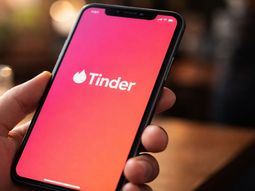 Las nuevas funciones de Tinder buscan reducir el cansancio de deslizar perfiles y fomentar encuentros más reales entre los usuarios. Las nuevas funciones de Tinder buscan reducir el cansancio de deslizar perfiles y fomentar encuentros más reales entre los usuarios.