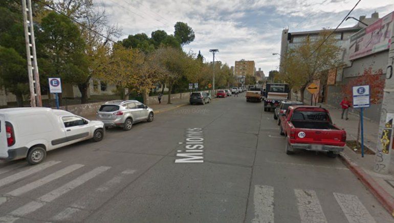 Se bajó a comprar en pleno centro y en minutos le desapareció la camioneta