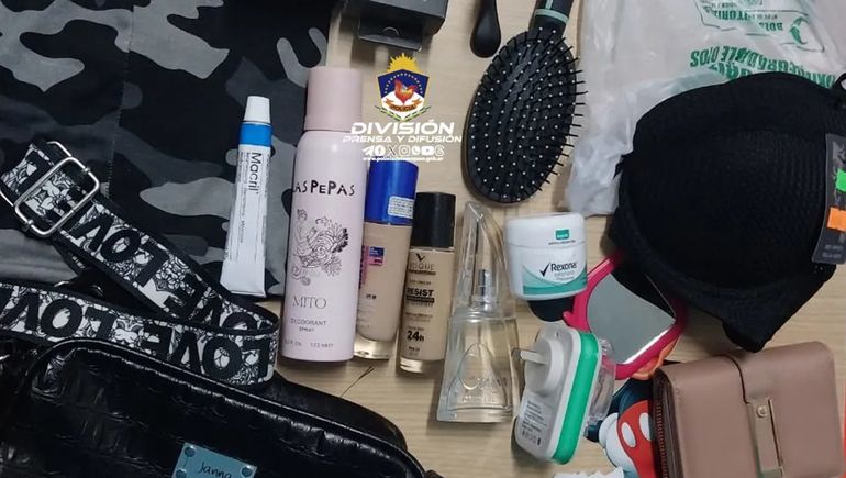 La engancharon comprando con una tarjeta de débito robada